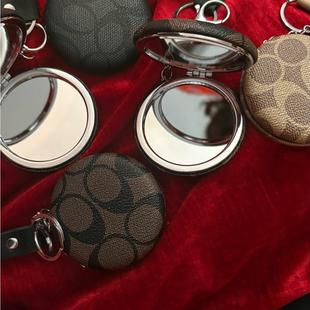 Unbranded Compact Mirror Keychains - Picture 2 of 6